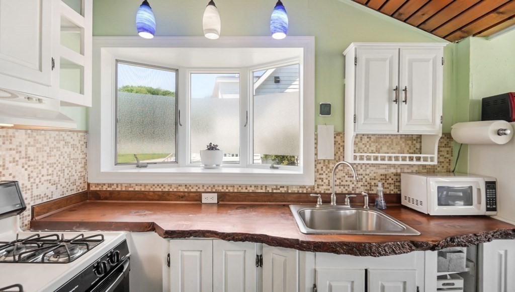 75 Kent Street Scituate, MA 02066 - Photo 3 of 27