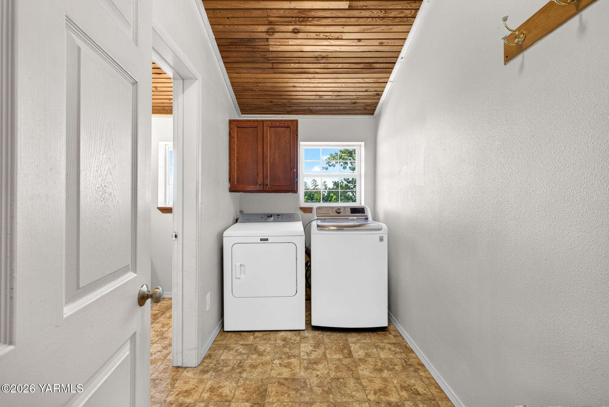 2281 Gurley Road Granger, WA 98932 - Photo 21 of 41 20 Laundry Room