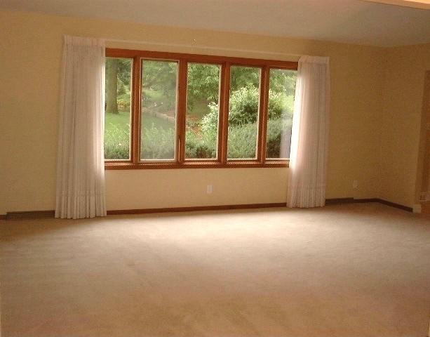 2516 Fairhaven Road Davenport, IA 52803 - Photo 2 of 9 Gallery Image 2