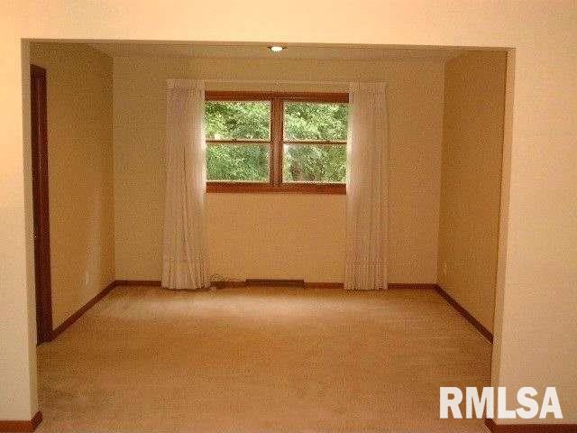 2516 Fairhaven Road Davenport, IA 52803 - Photo 3 of 9 Gallery Image 3