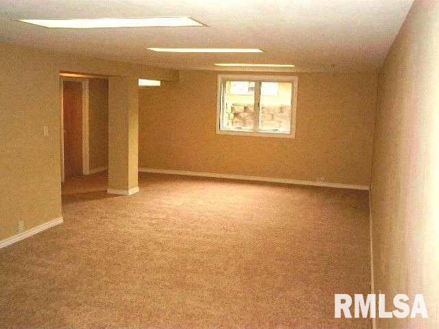 2516 Fairhaven Road Davenport, IA 52803 - Photo 7 of 9 Gallery Image 7