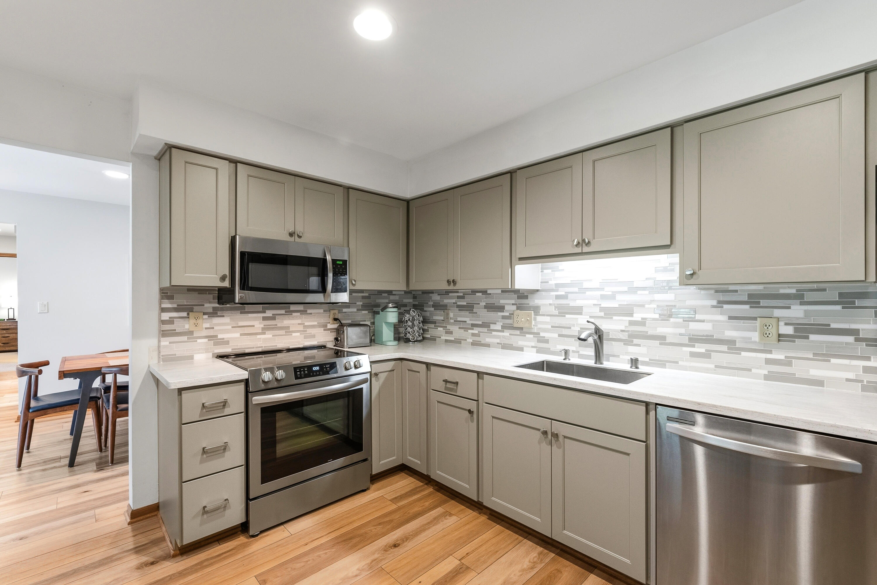 3733 West Loomis Road Greenfield, WI 53221 - Photo 12 of 30 Kitchen