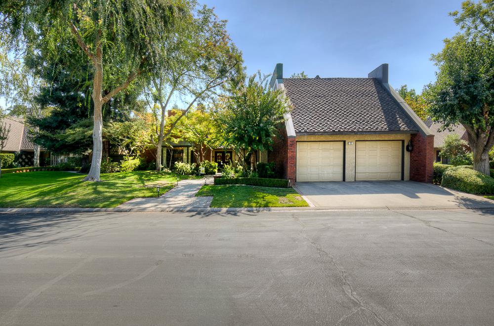 2555 West Bluff Avenue, Unit 152 Fresno, CA 93711 - Photo 42 of 45 a house view with a garden space