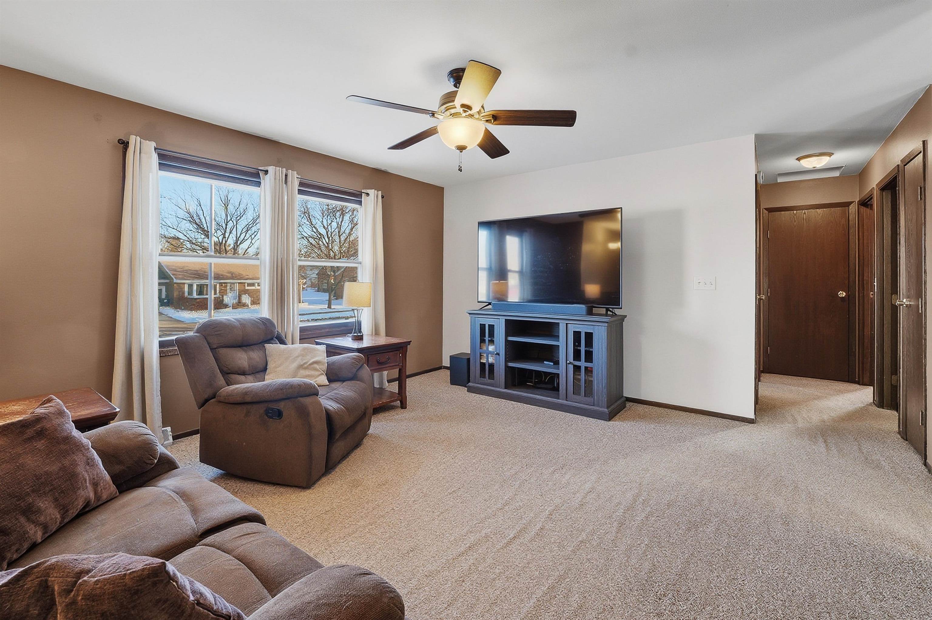 238 South Street Juneau, WI 53039 - Photo 3 of 29