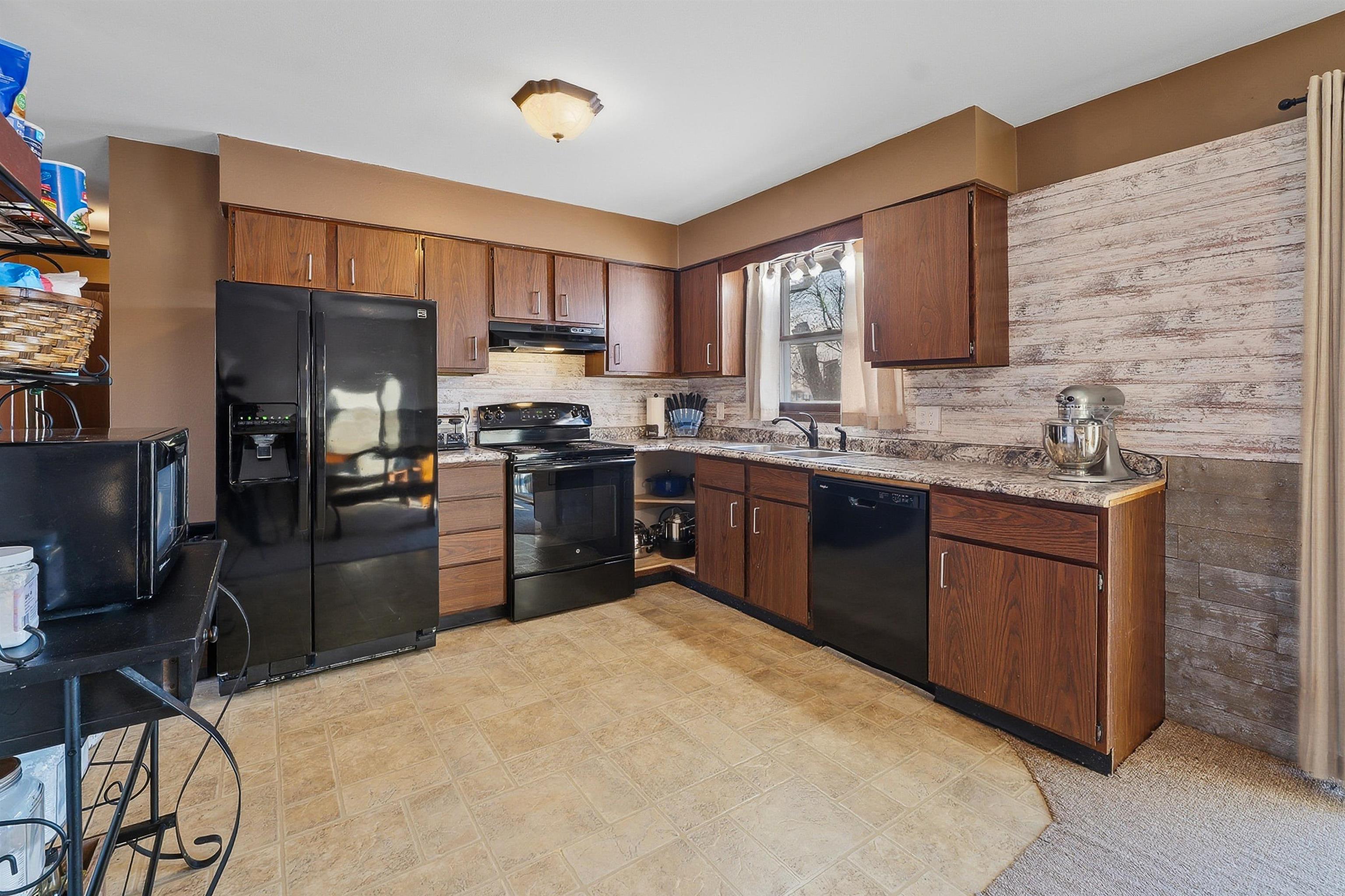 238 South Street Juneau, WI 53039 - Photo 6 of 29