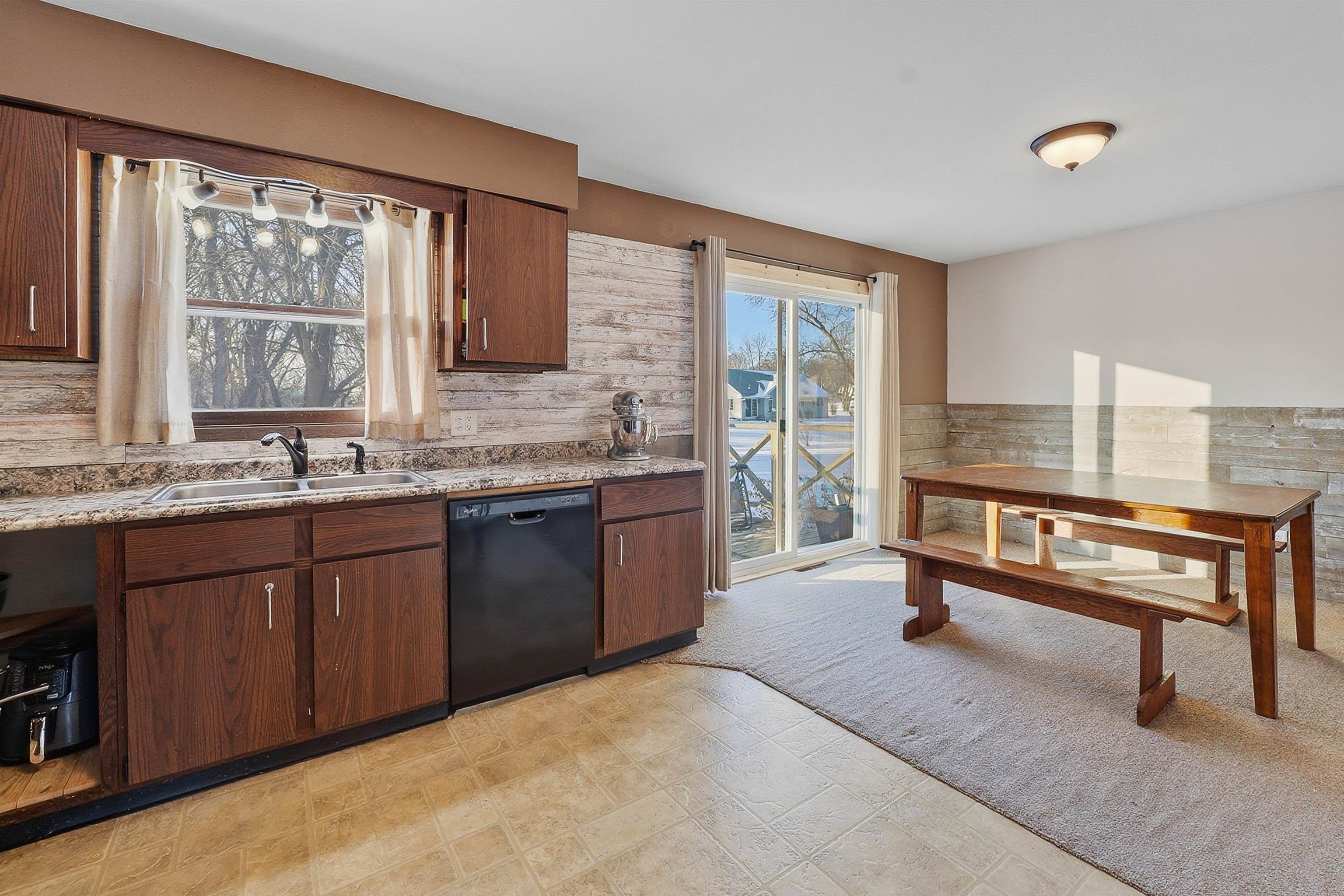 238 South Street Juneau, WI 53039 - Photo 8 of 29