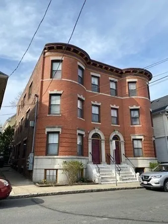$2,600 | 48 Endicott Street, Unit 2R, Salem, MA 01970