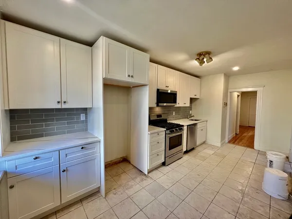$2,600 | 48 Endicott Street, Unit 2R, Salem, MA 01970