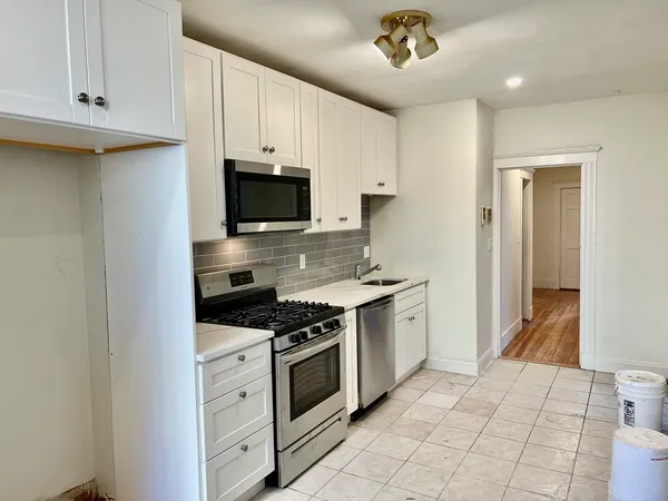 $2,600 | 48 Endicott Street, Unit 2R, Salem, MA 01970