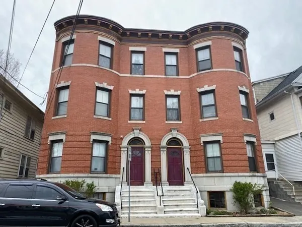 $2,600 | 48 Endicott Street, Unit 2R, Salem, MA 01970