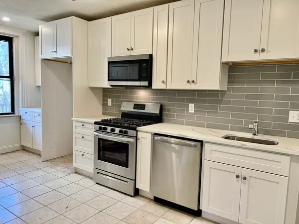 $2,600 | 48 Endicott Street, Unit 2R, Salem, MA 01970