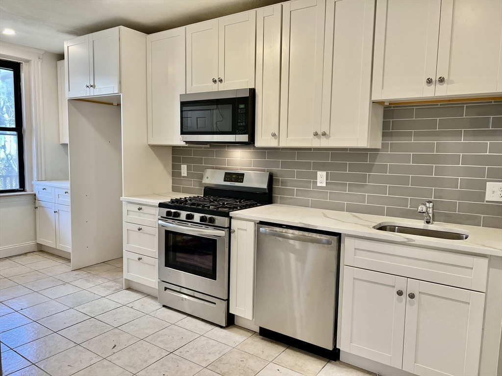 48 Endicott Street, Unit 2R Salem, MA 01970 - Photo 4 of 15