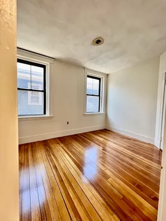 $2,600 | 48 Endicott Street, Unit 2R, Salem, MA 01970