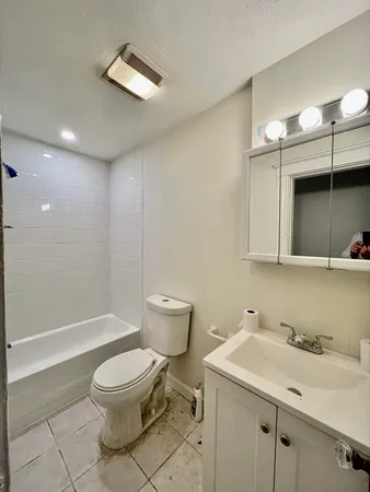 $2,600 | 48 Endicott Street, Unit 2R, Salem, MA 01970