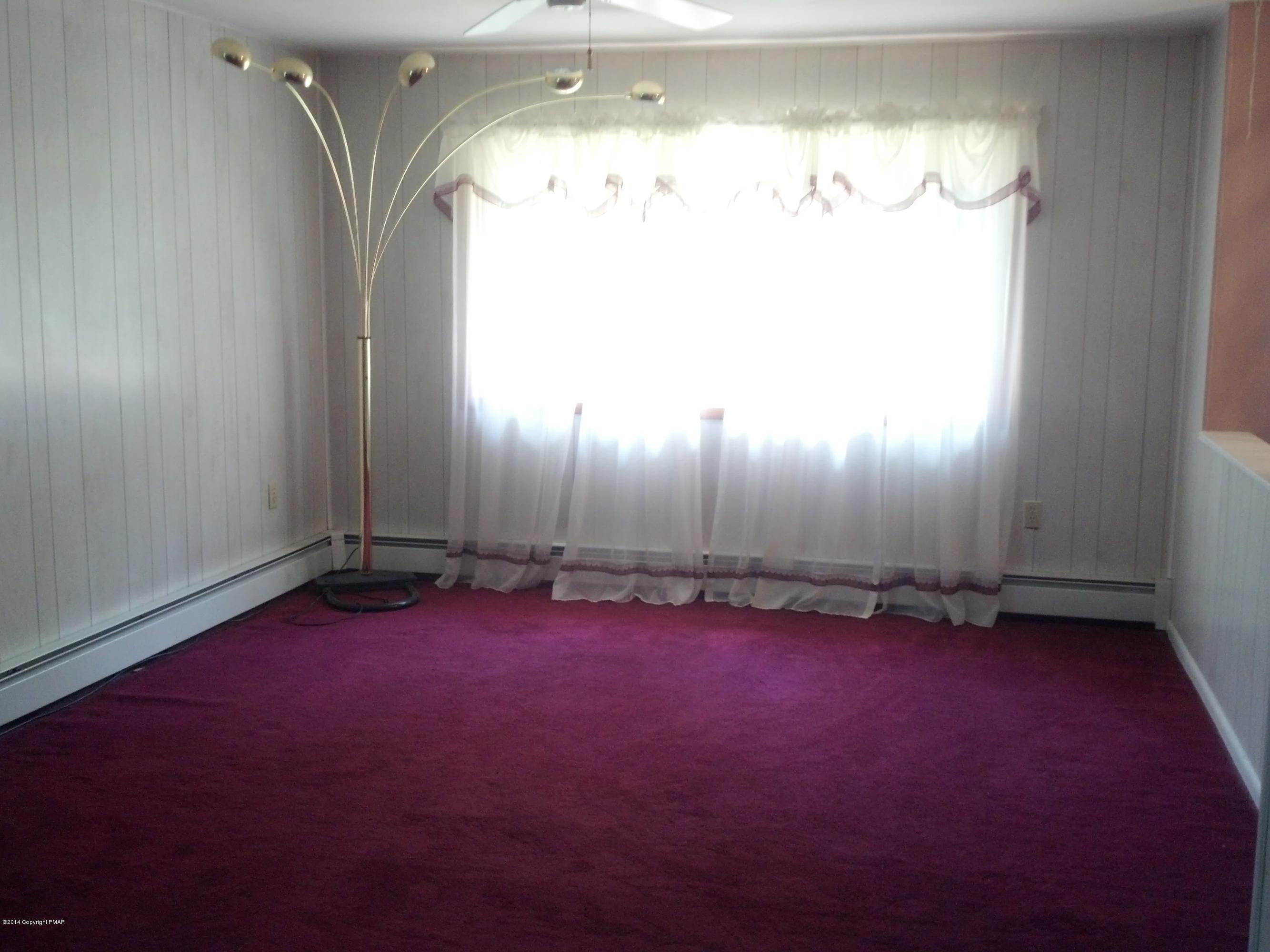 119 Stadden Road Stroudsburg, PA 18360 - Photo 5 of 14 Living Room