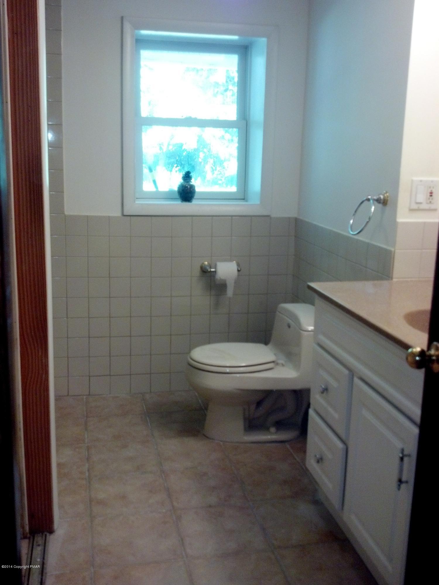 119 Stadden Road Stroudsburg, PA 18360 - Photo 8 of 14 Downstairs bathroom