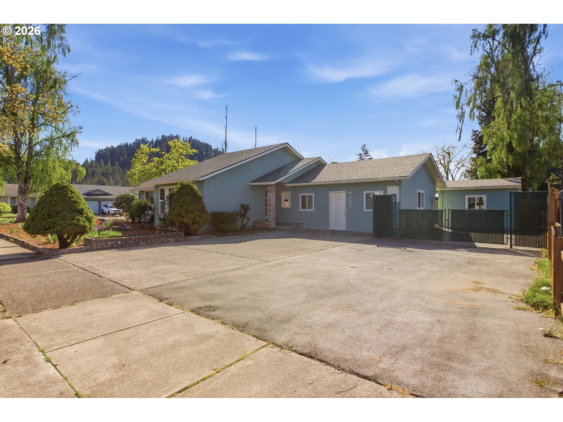 302 67th Street Springfield, OR 97478 - Photo 4 of 43