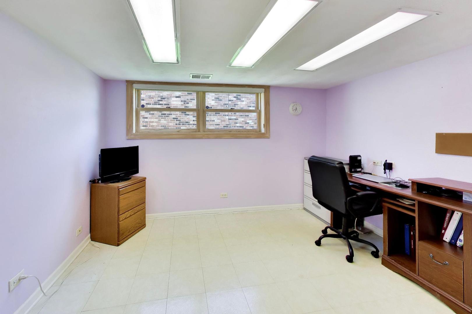 634 West Millers Road Des Plaines, IL 60016 - Photo 25 of 42 a view of workspace with windows