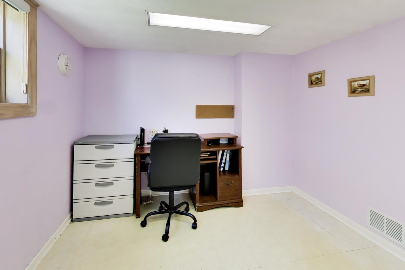 634 West Millers Road Des Plaines, IL 60016 - Photo 26 of 42 a view of workspace with furniture