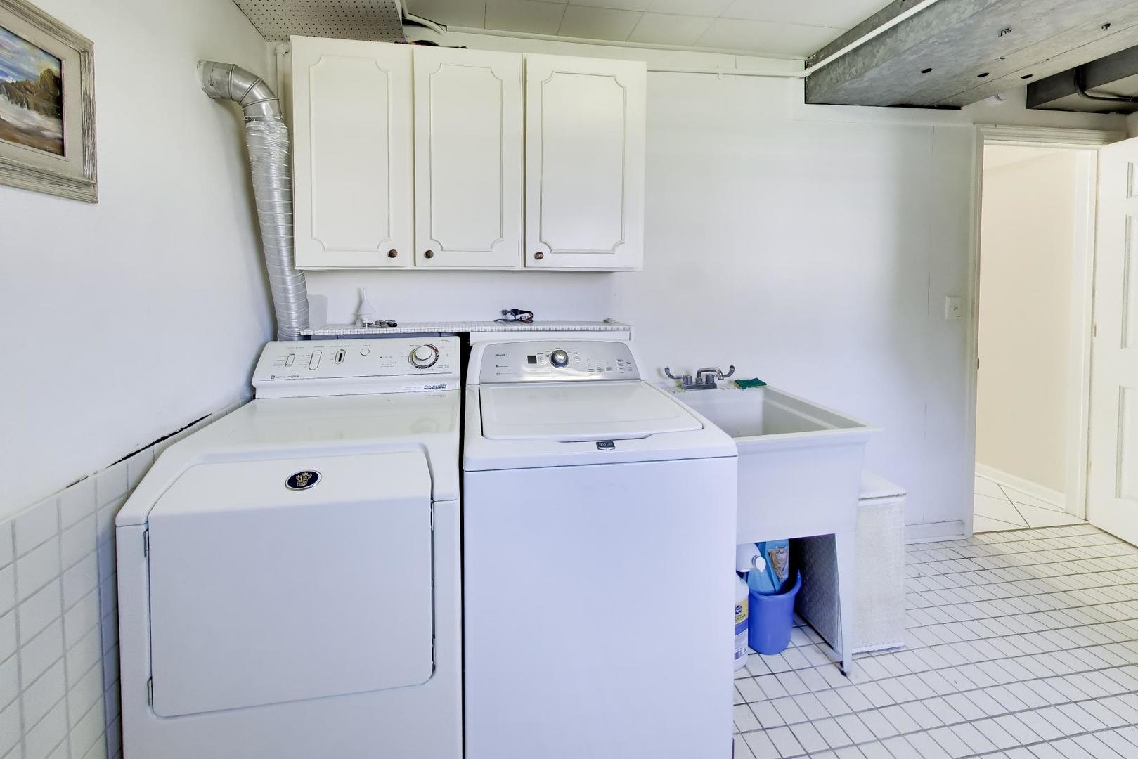 634 West Millers Road Des Plaines, IL 60016 - Photo 29 of 42 a utility room with dryer and washer