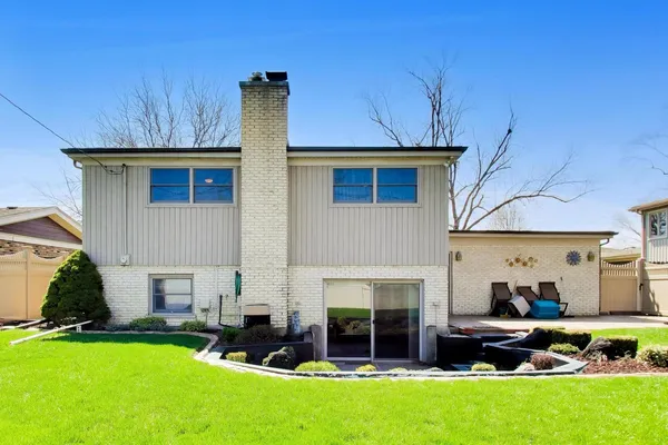 $514,900 | 634 West Millers Road, Des Plaines, IL 60016