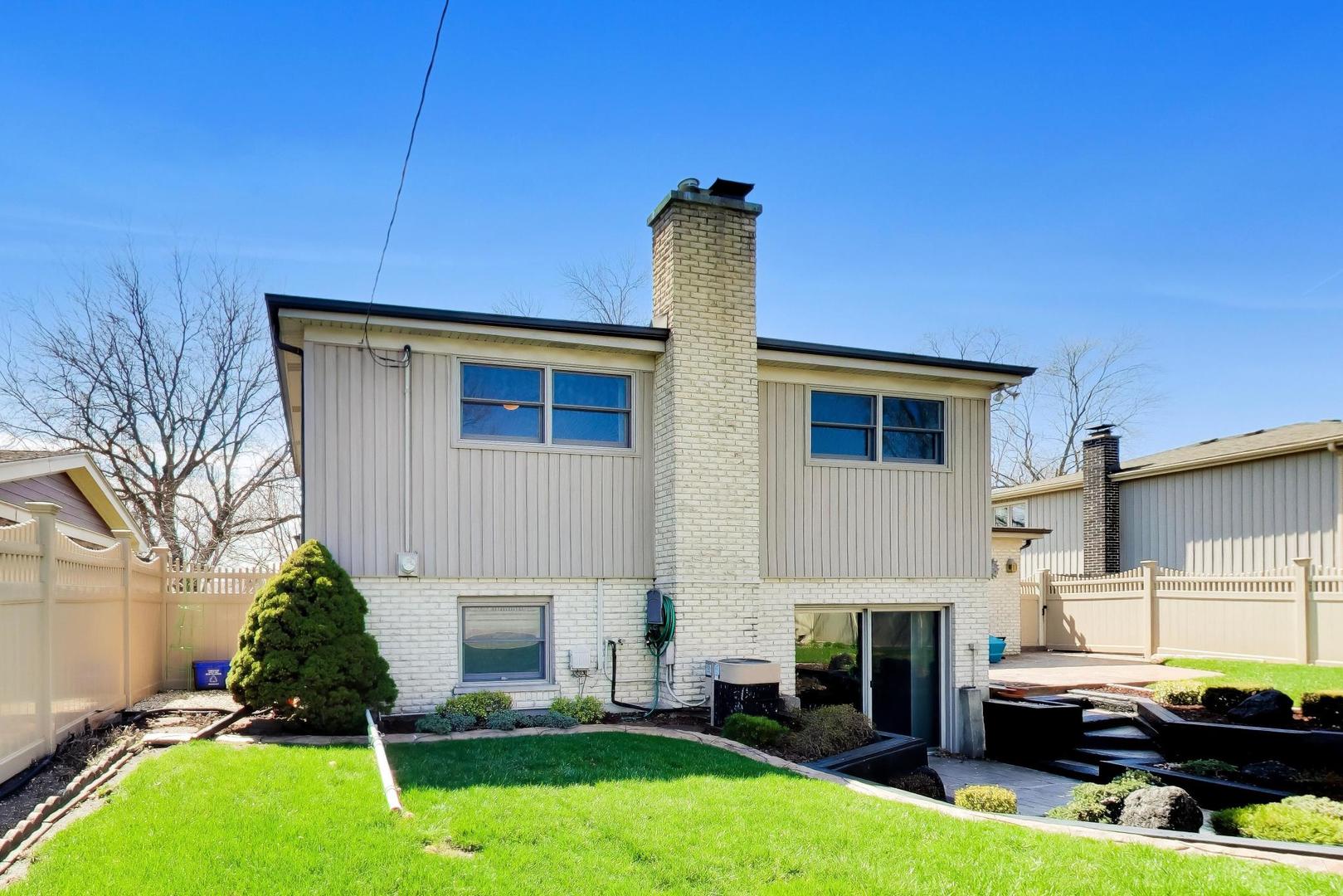 634 West Millers Road Des Plaines, IL 60016 - Photo 31 of 42 a front view of a house with a yard