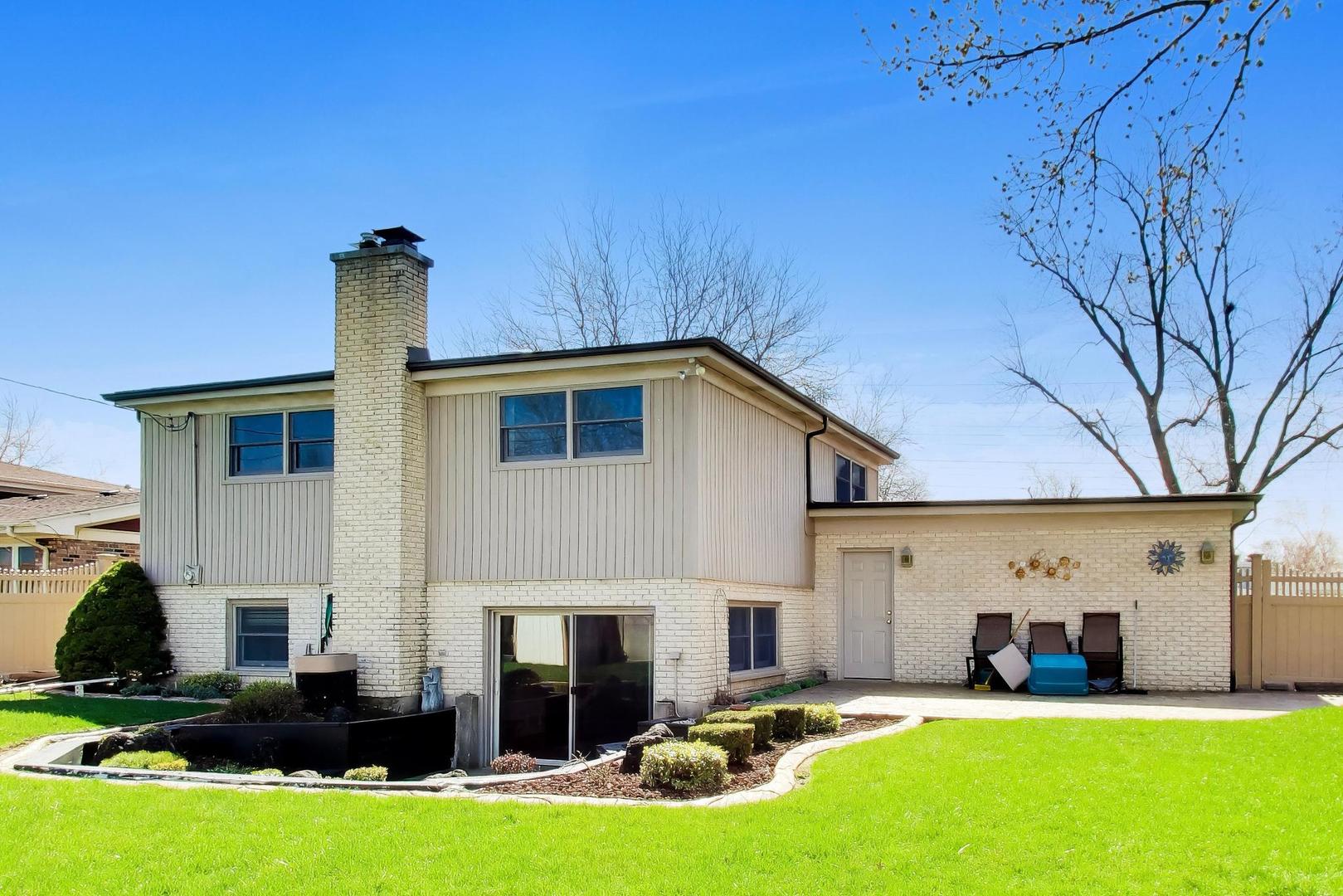 634 West Millers Road Des Plaines, IL 60016 - Photo 32 of 42 a view of a house with backyard porch and sitting area