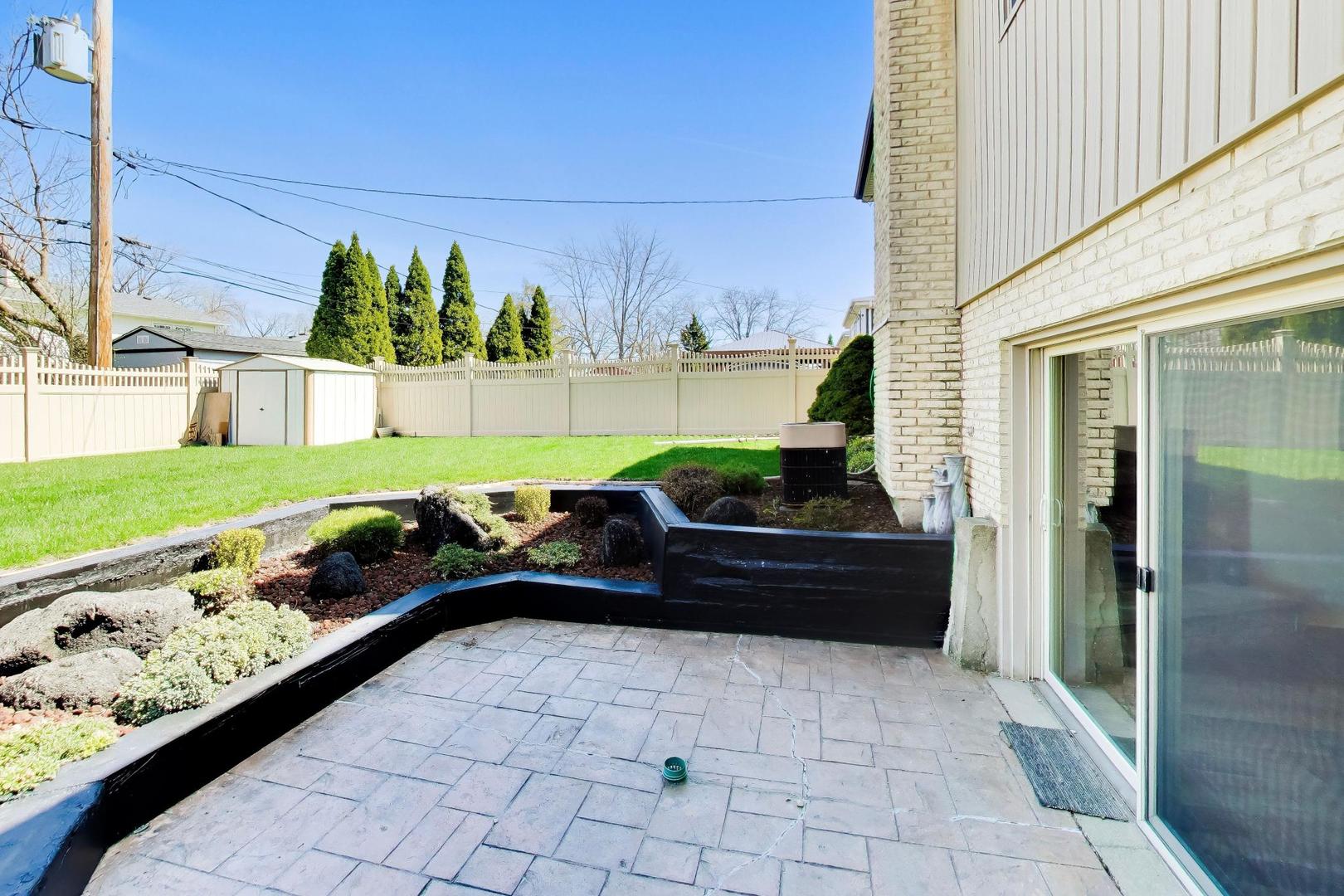 634 West Millers Road Des Plaines, IL 60016 - Photo 34 of 42 a room with view of outdoor seating