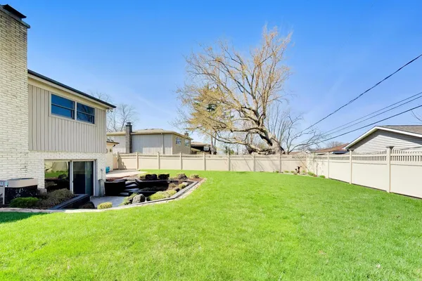 $514,900 | 634 West Millers Road, Des Plaines, IL 60016