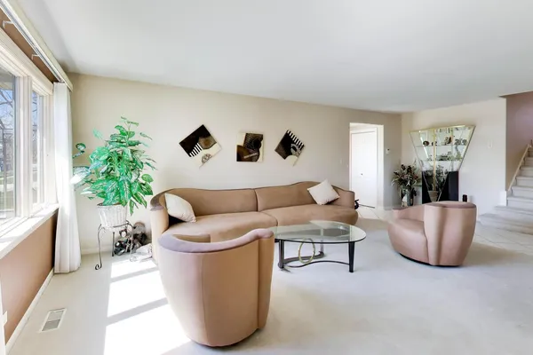 $514,900 | 634 West Millers Road, Des Plaines, IL 60016