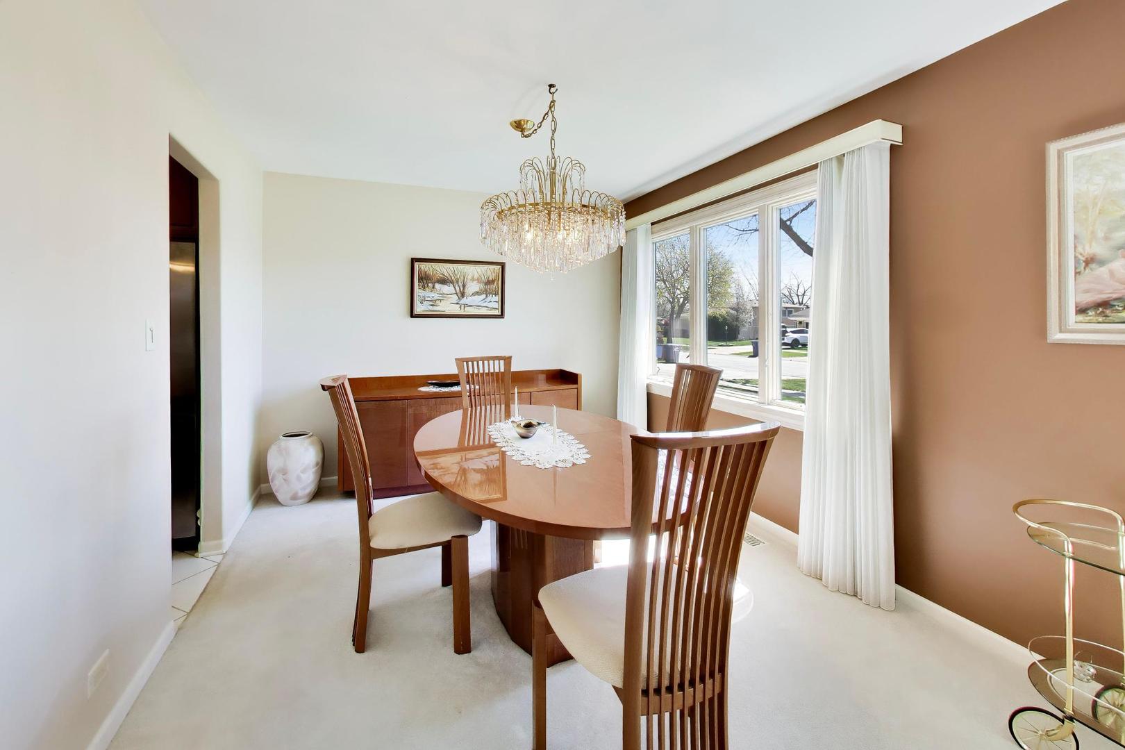 634 West Millers Road Des Plaines, IL 60016 - Photo 7 of 42 a view of a dining room with furniture window and outside view