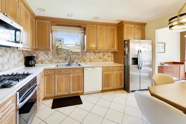 $514,900 | 634 West Millers Road, Des Plaines, IL 60016