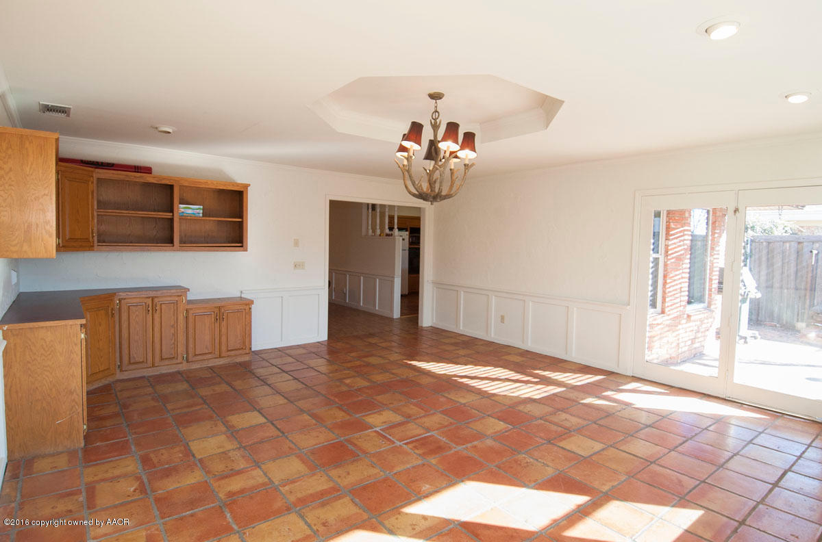 7203 Dreyfuss Road Amarillo, TX 79106 - Photo 12 of 22 a view of livingroom with kitchen