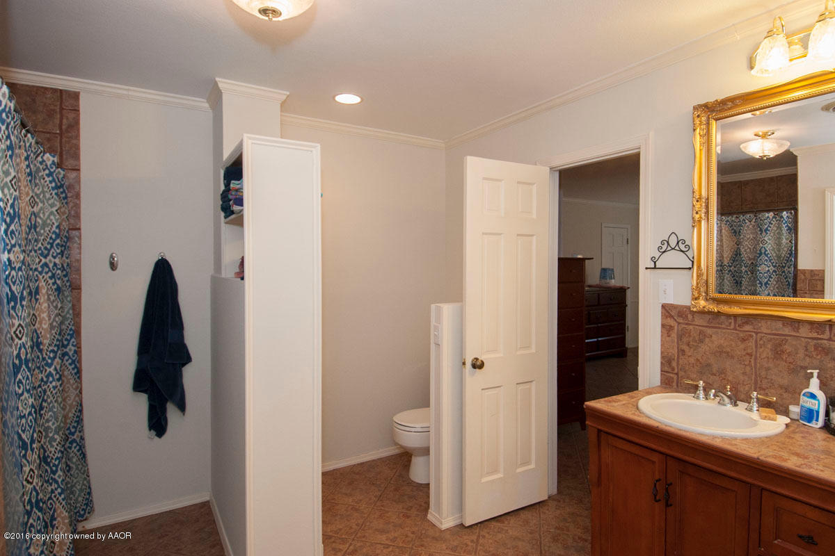 7203 Dreyfuss Road Amarillo, TX 79106 - Photo 15 of 22 a bathroom with a sink and a mirror