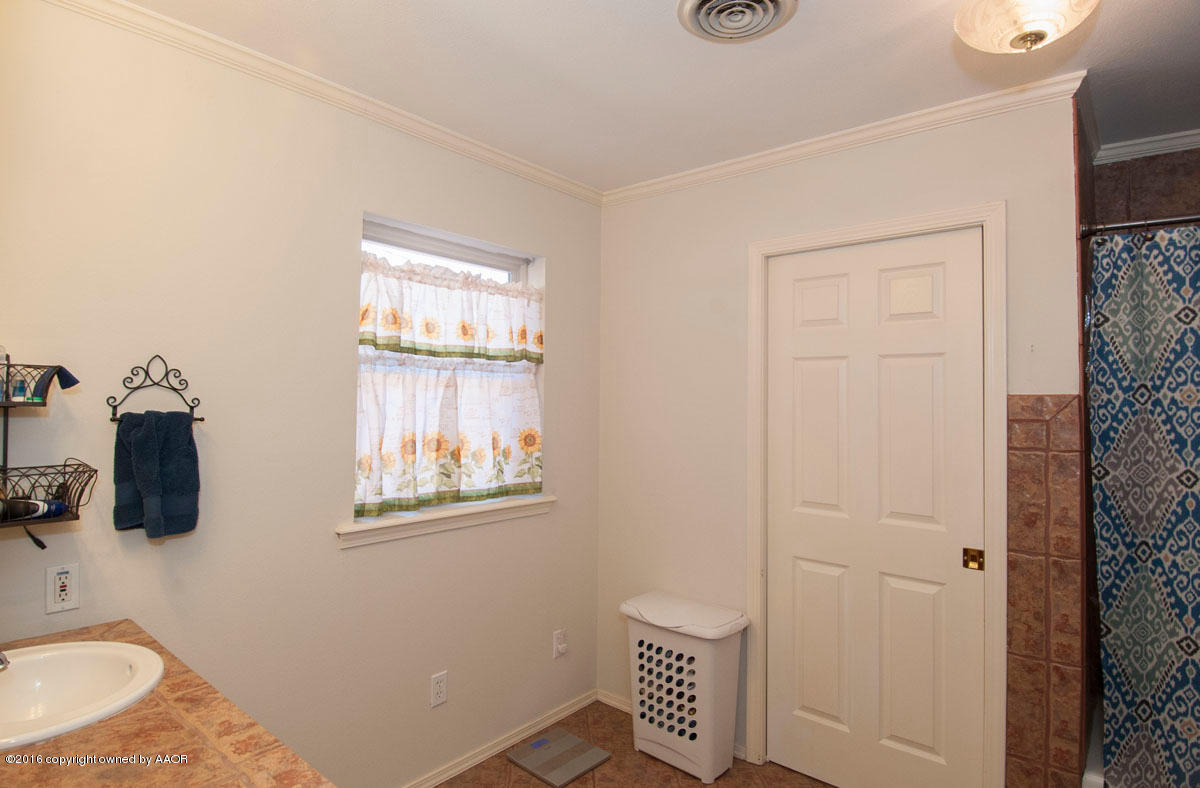 7203 Dreyfuss Road Amarillo, TX 79106 - Photo 16 of 22 a bathroom with a window and sink