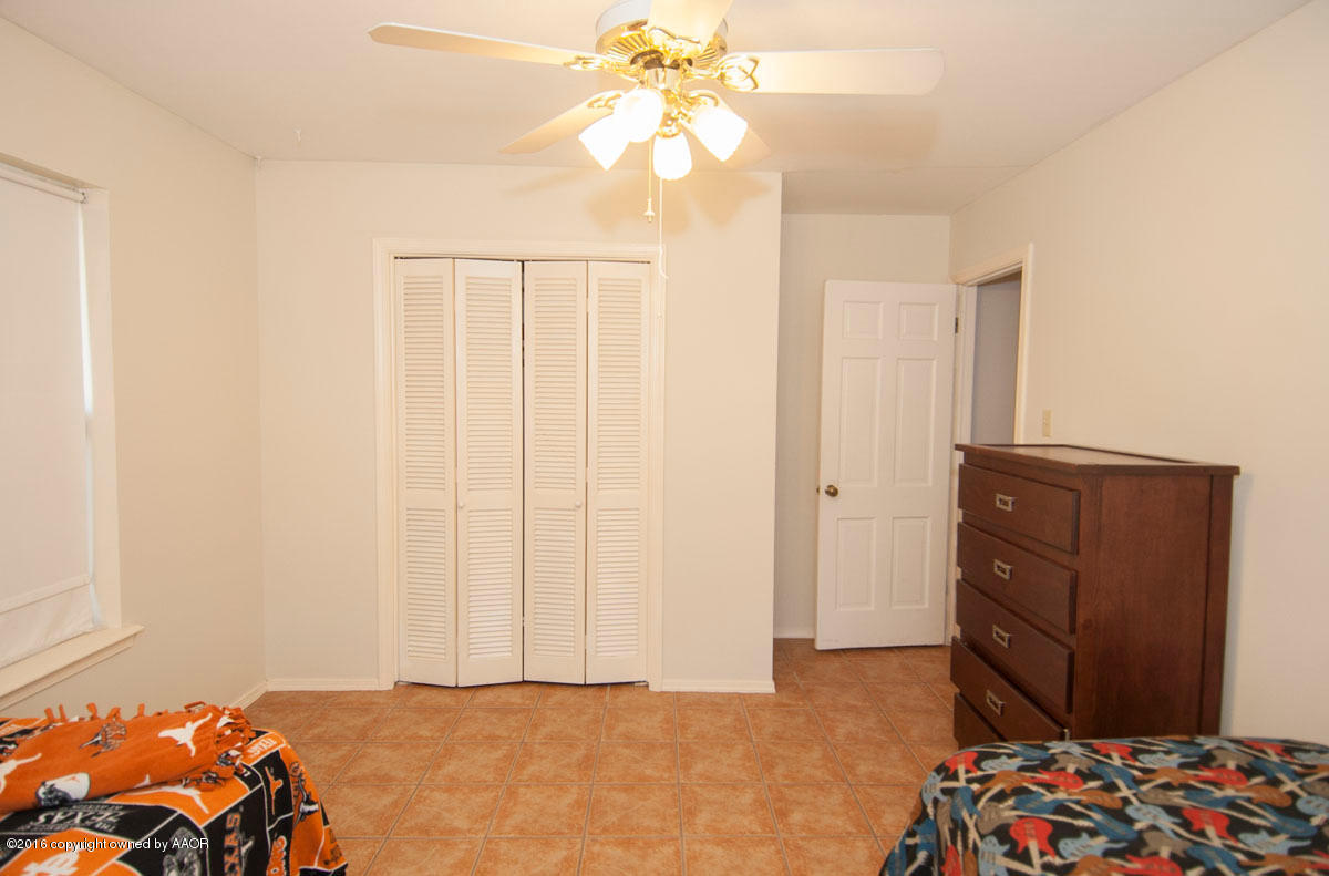 7203 Dreyfuss Road Amarillo, TX 79106 - Photo 18 of 22 a bedroom with a bed and a dresser
