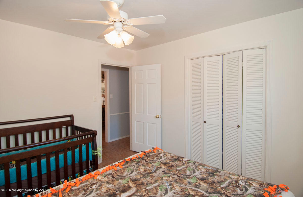 7203 Dreyfuss Road Amarillo, TX 79106 - Photo 20 of 22 a bedroom with a bed and a chandelier fan