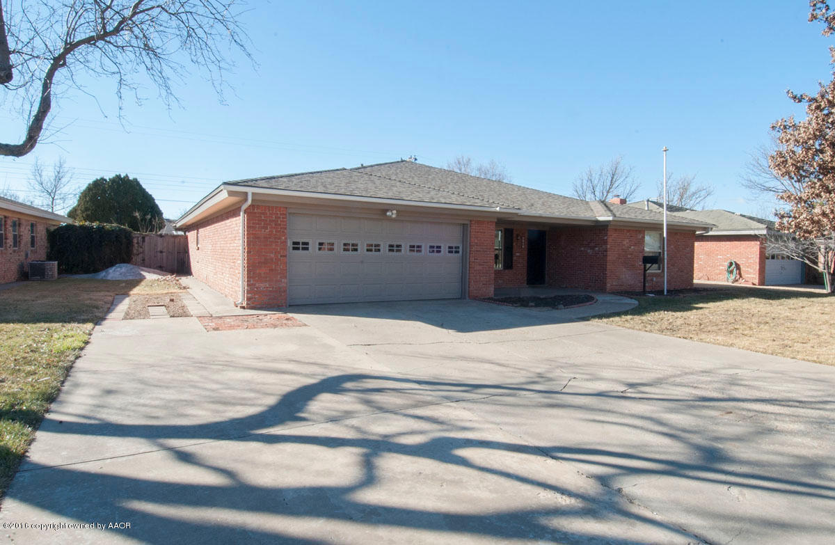 7203 Dreyfuss Road Amarillo, TX 79106 - Photo 3 of 22 a front view of a house