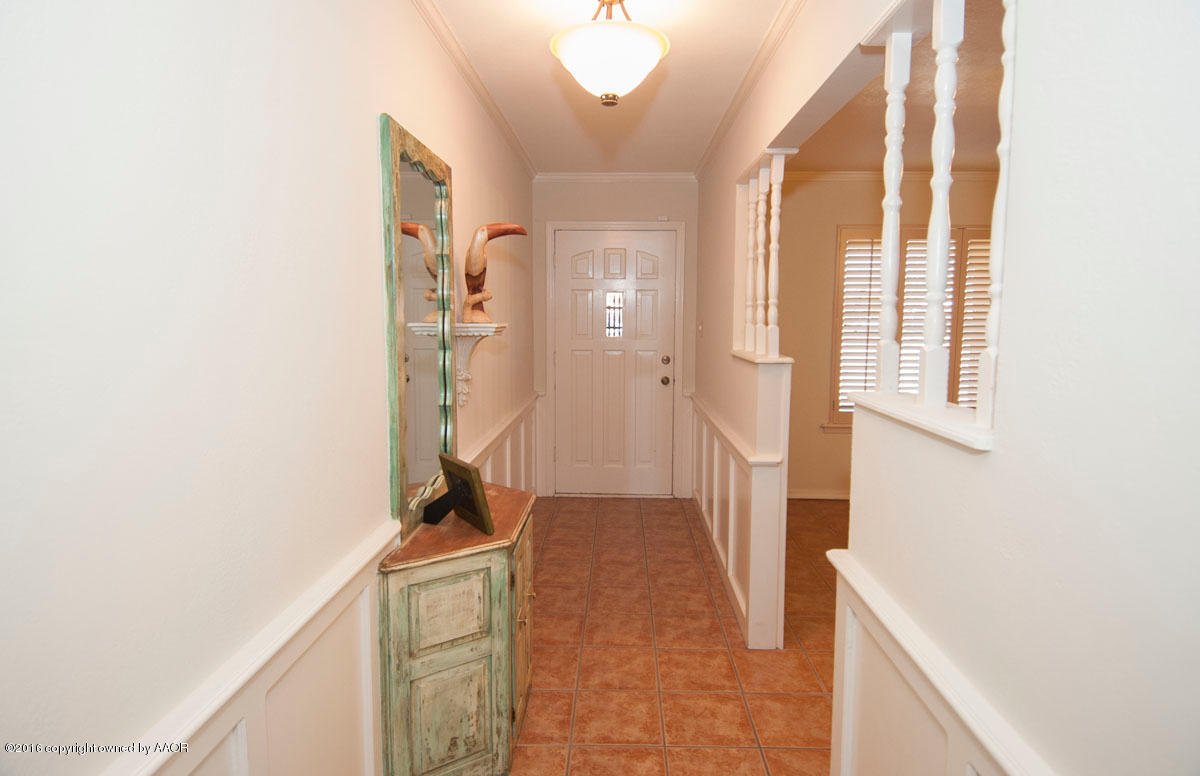 7203 Dreyfuss Road Amarillo, TX 79106 - Photo 4 of 22 a hallway with sliding door and chandelier