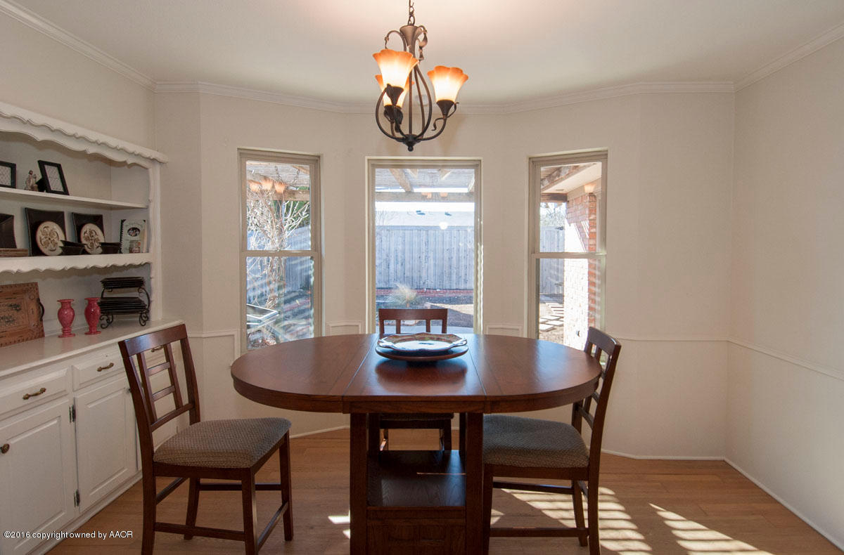 7203 Dreyfuss Road Amarillo, TX 79106 - Photo 9 of 22 a dining room with furniture and window