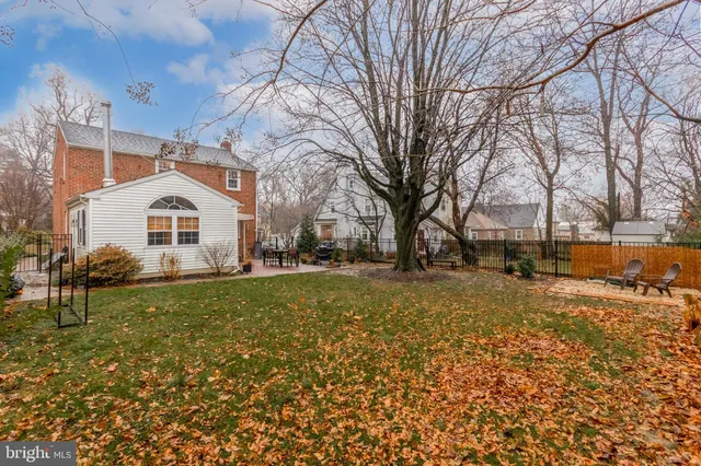 a house view with a outdoor space