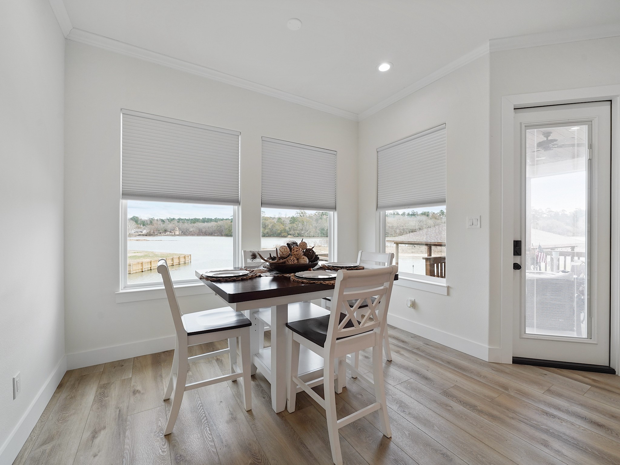 89 Cypress Bend Huntsville, TX 77340 - Photo 15 of 38 Breakfast nook with large windows