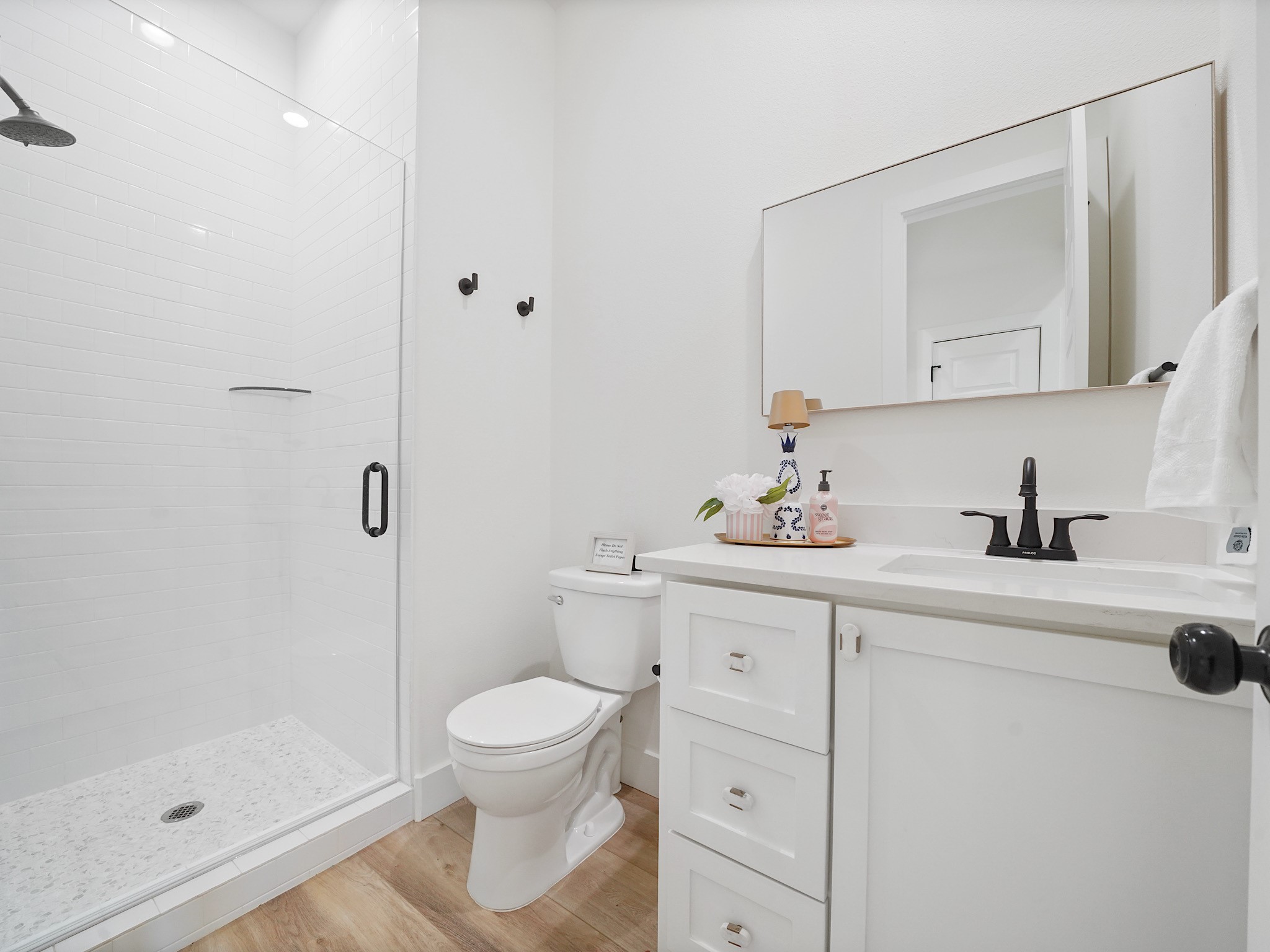 89 Cypress Bend Huntsville, TX 77340 - Photo 24 of 38 Full bath next to secondary bedroom down