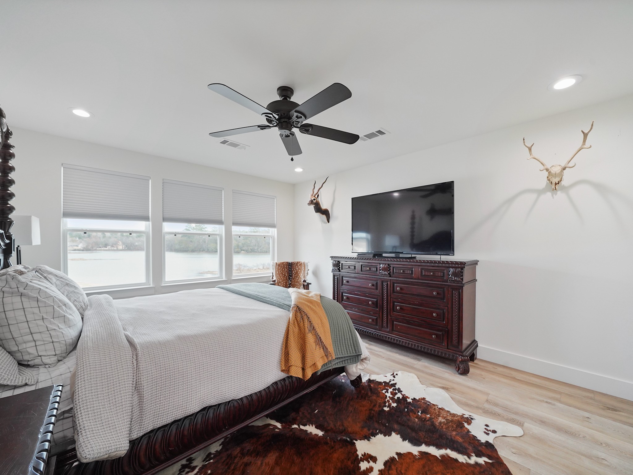 89 Cypress Bend Huntsville, TX 77340 - Photo 25 of 38 Secondary bedroom up with fantastic views