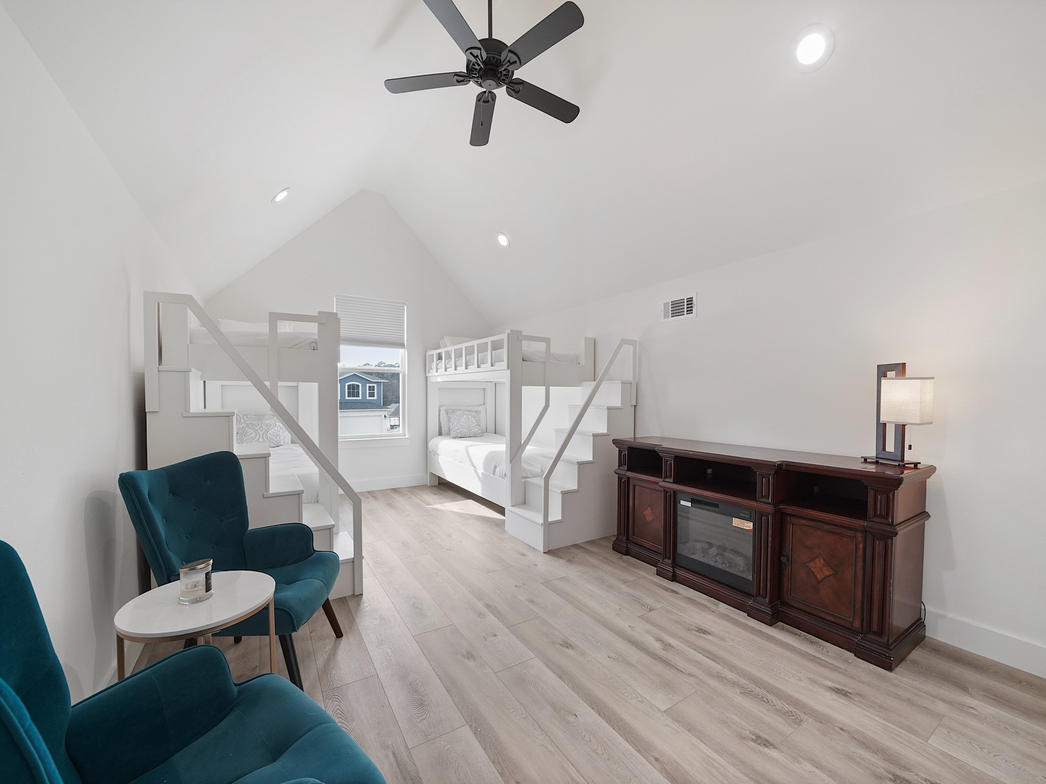 89 Cypress Bend Huntsville, TX 77340 - Photo 26 of 38 Secondary bedroom-bunks and stairs stay with home