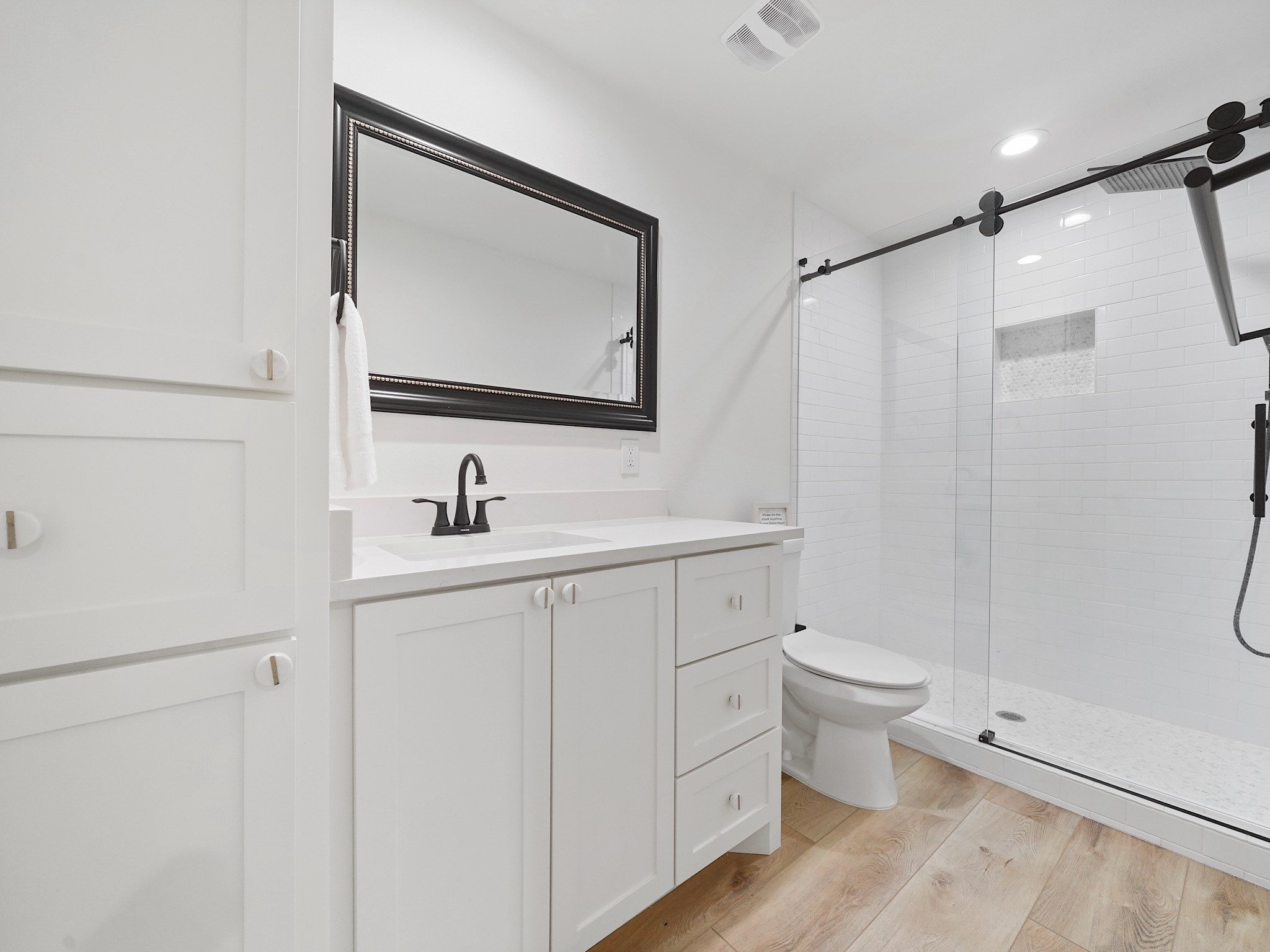89 Cypress Bend Huntsville, TX 77340 - Photo 29 of 38 Full bathroom upstairs