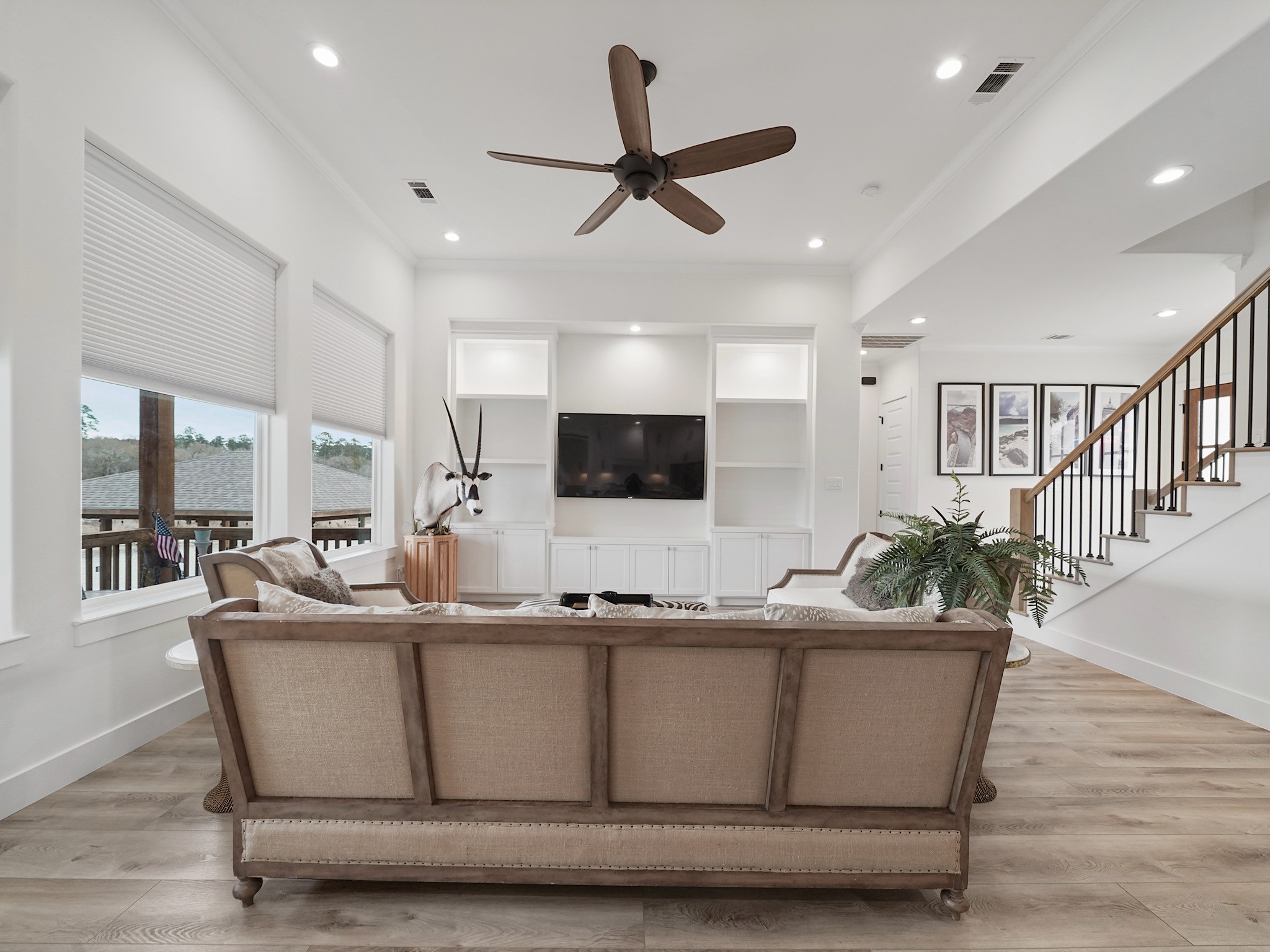 89 Cypress Bend Huntsville, TX 77340 - Photo 9 of 38 Built-in bookcases provide lots of storage needs