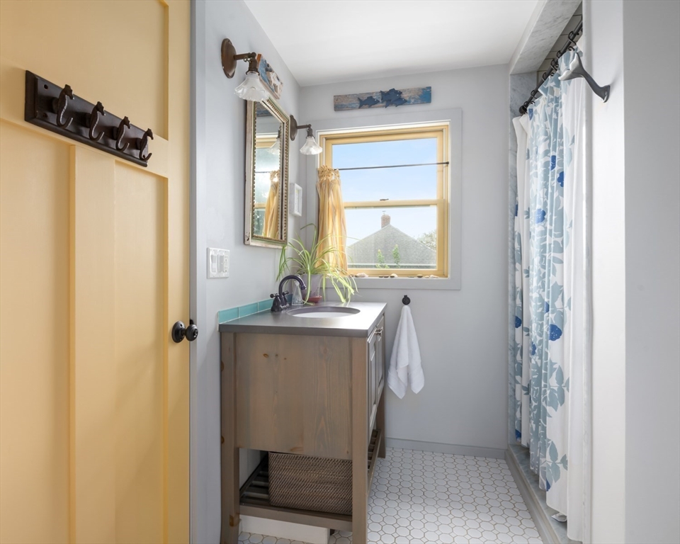 67 Whitehead Avenue Hull, MA 02045 - Photo 14 of 33