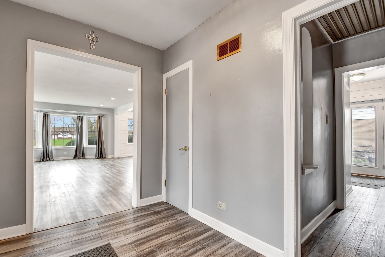 2425 Flossmoor Road Flossmoor, IL 60422 - Photo 3 of 29