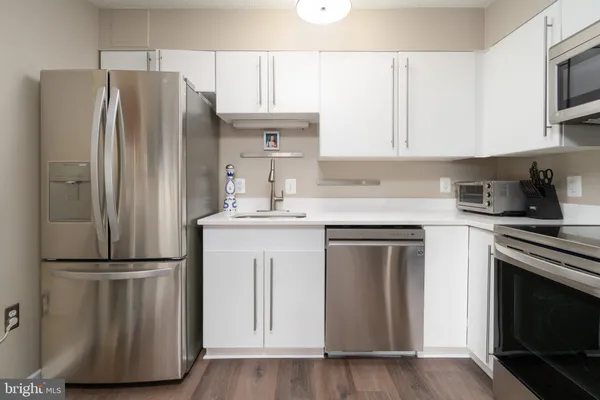 $2,400 | 2111 Wisconsin Avenue Northwest, Unit 512, Washington, DC 20007